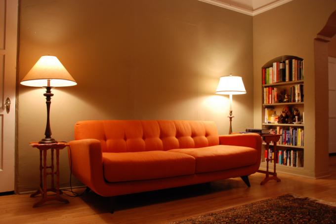 Gerade Sofa: Wie man ein Sofa wählen
