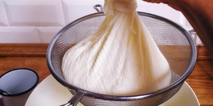 Wie hausgemachten Käse zu machen: erhält aus dem Serum befreien