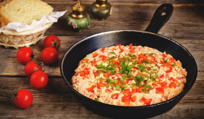 Mish-Mash – bulgarisches Omelett mit Gemüse