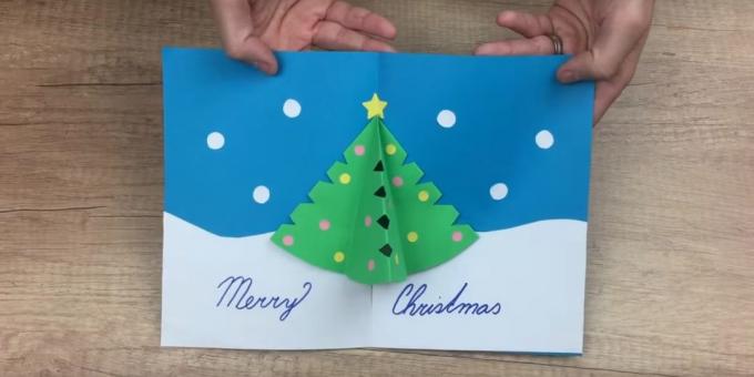 Weihnachtskarte mit Ihren eigenen Händen mit dem Weihnachtsbaum innerhalb der volumetrischen