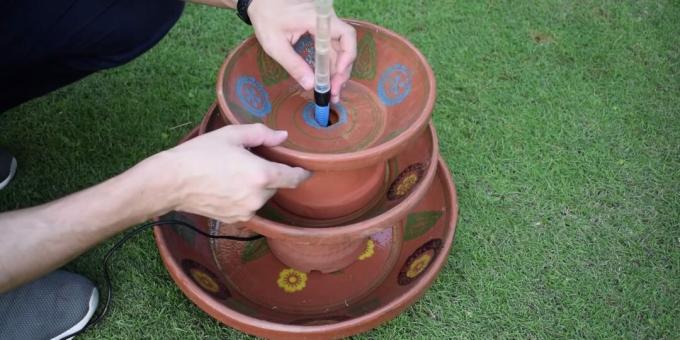 So bauen Sie einen DIY-Brunnen: Fügen Sie eine Gießkanne hinzu