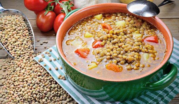 Tomatensuppe mit Linsen und Kartoffeln