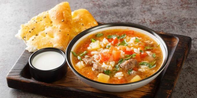Mastava – usbekische Suppe mit Rindfleisch und Reis
