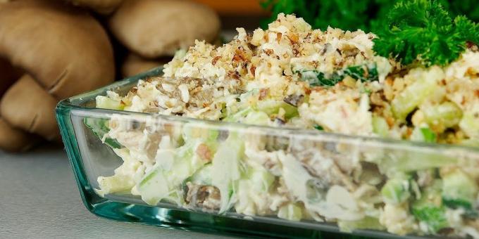 Salat mit Pilzen, Gurken und Eier: ein einfaches Rezept