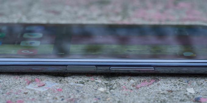 Seitenteil des Smartphones Xiaomi Mi 11 Lite 