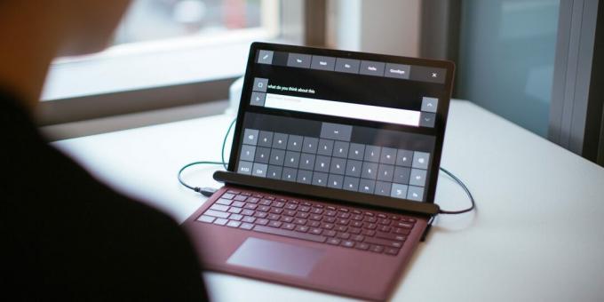 Virtuelle Tastatur mit Sensor zur Augensteuerung