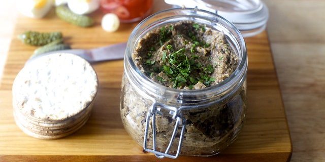 Kaviar von Honig Pilze, Knoblauch und Tomaten