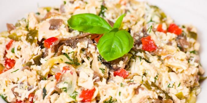 Salat von Rettich, Ei und Hühnerfleisch