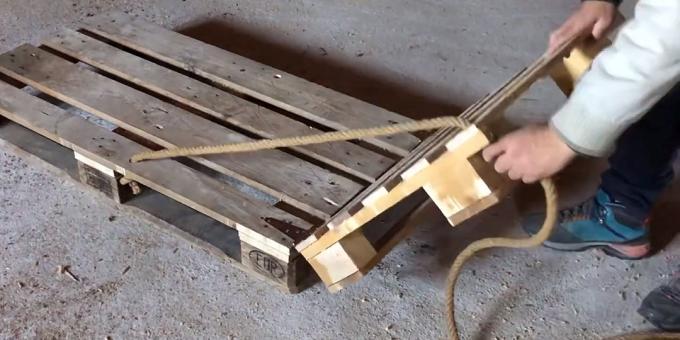 Wie man mit eigenen Händen einen Liegestuhl aus Paletten herstellt