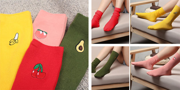Schöne Socken: Längliche helle Socken mit Obst