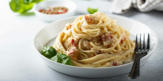 Pasta Carbonara mit Frischkäse und Speck