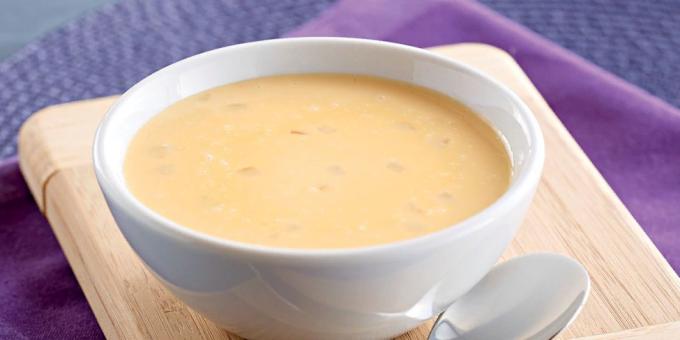Suppe mit geschmolzenem Käse - schmackhaft und preiswert