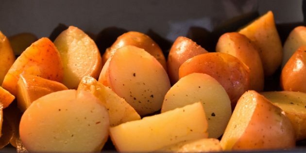 Gebackene neue Kartoffeln: ein einfaches Rezept