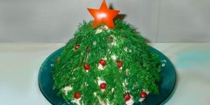Weihnachtsrezepte von Gerichten: ein Salat mit Pflaumen „Weihnachtsbaum“