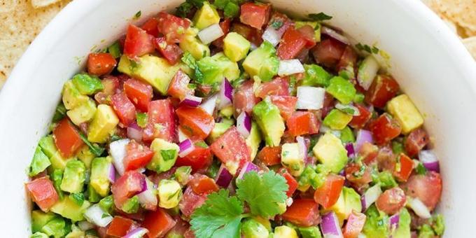 Salsa mit Avocado und Tomaten